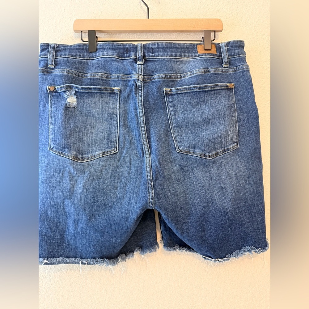 Judy Blue High Rise Distressed Cutoff Denim Shorts 3X Stretch - Picture 3 of 7